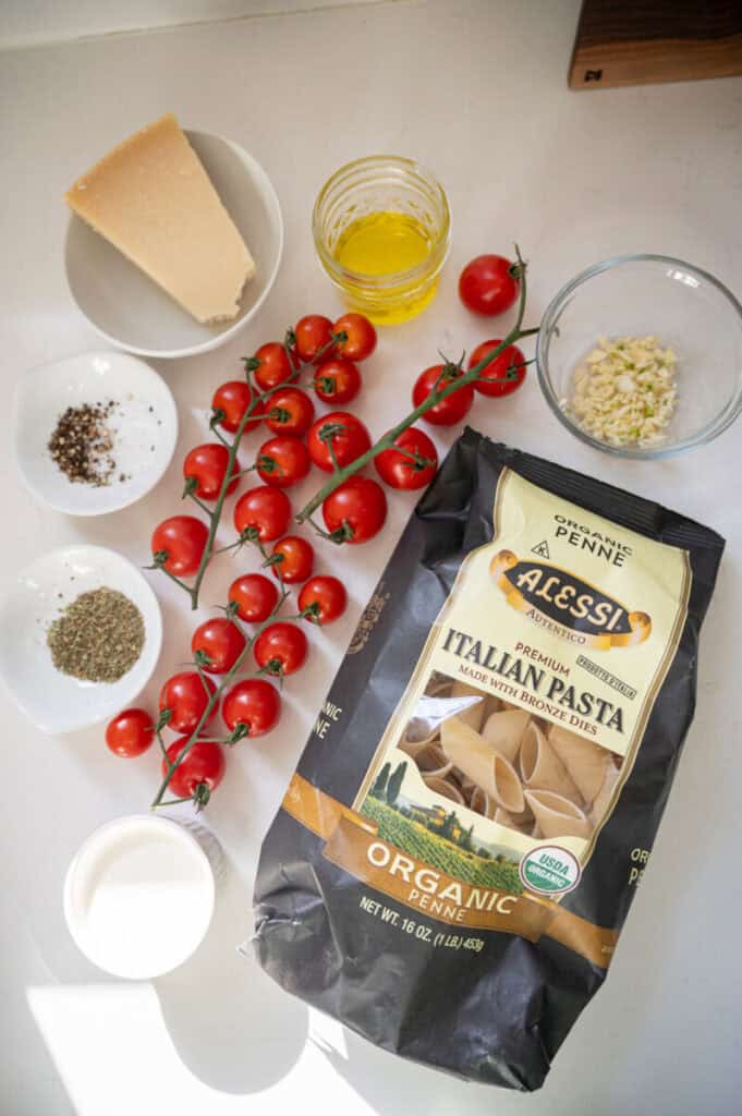 tomato and garlic penne ingredients.