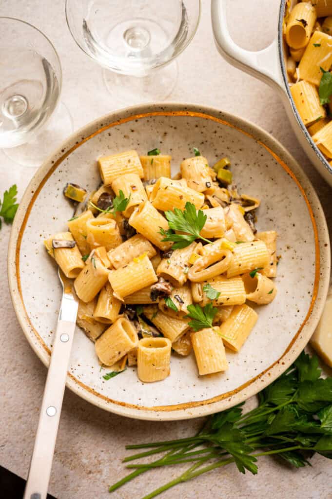 leek and mushroom pasta in a bowl.