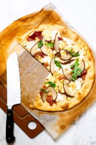 Pear, prosciutto, and gorgonzola pizza