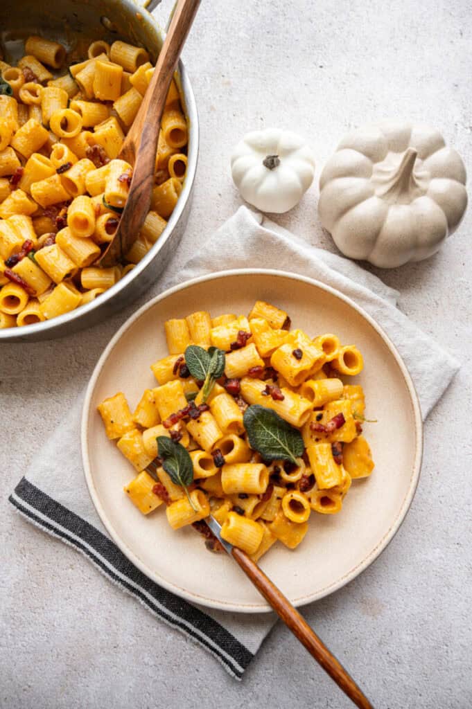 pumpkin pasta carbonara in a bowl.