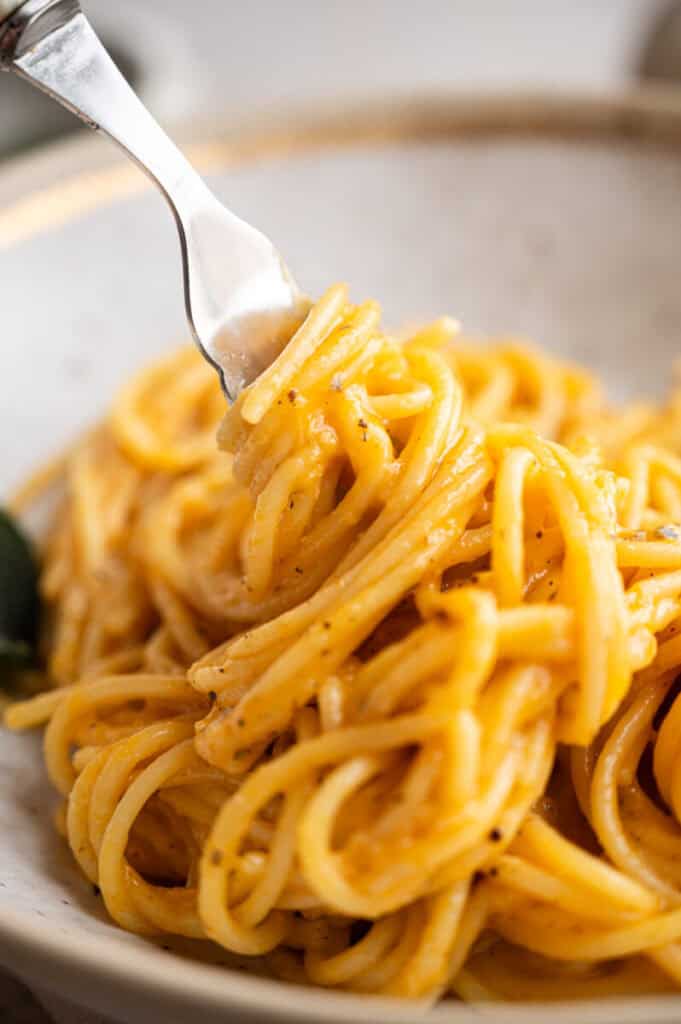 pumpkin cacio e pepe on a fork.