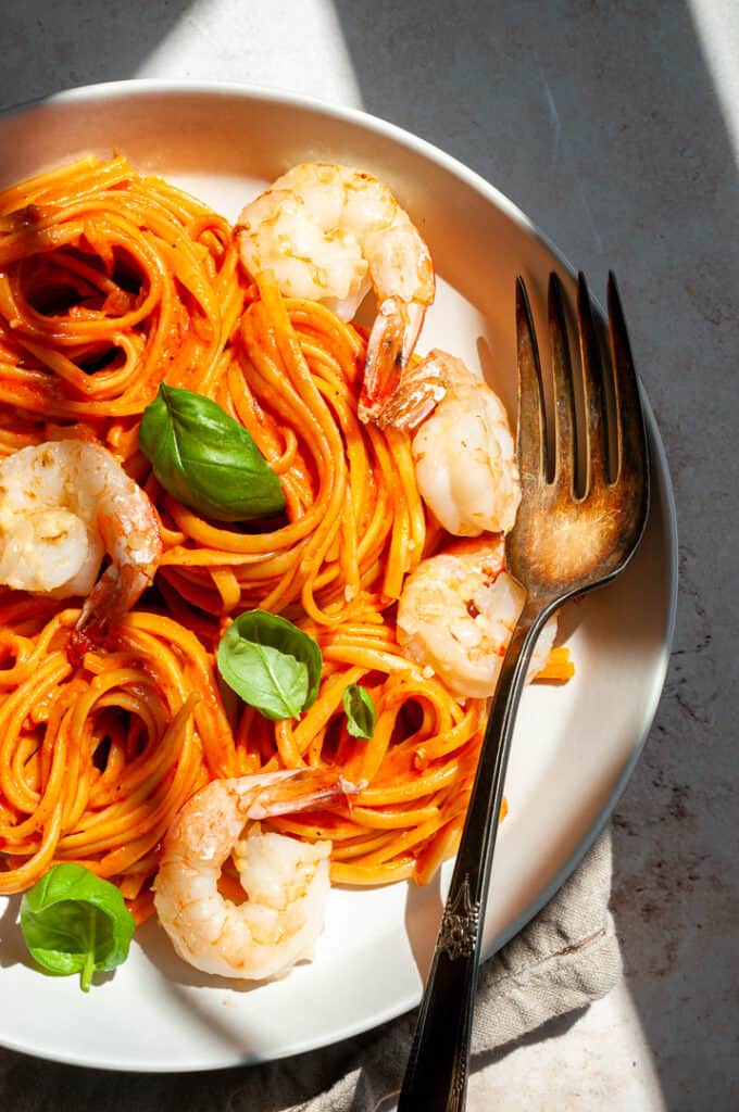 shrimp pasta in a bowl