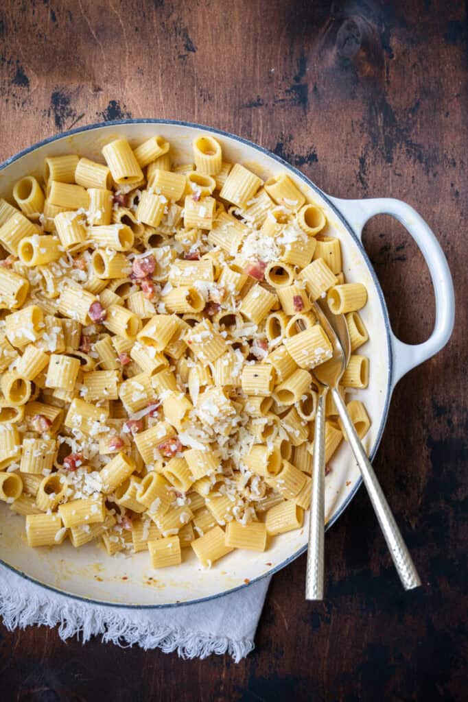 rigatoni carbonara in a pan.