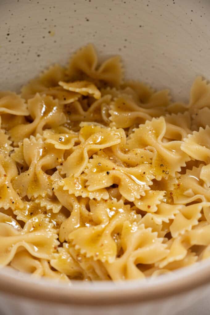 farfalle in bowl.