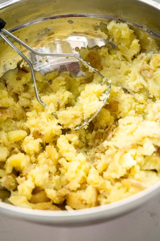 mashed potatoes in a bowl.