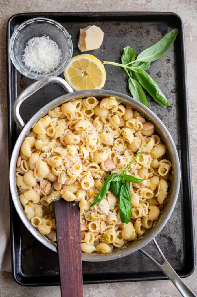 pasta with butter beans and leeks.