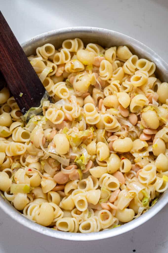 pasta with butter beans and leeks.